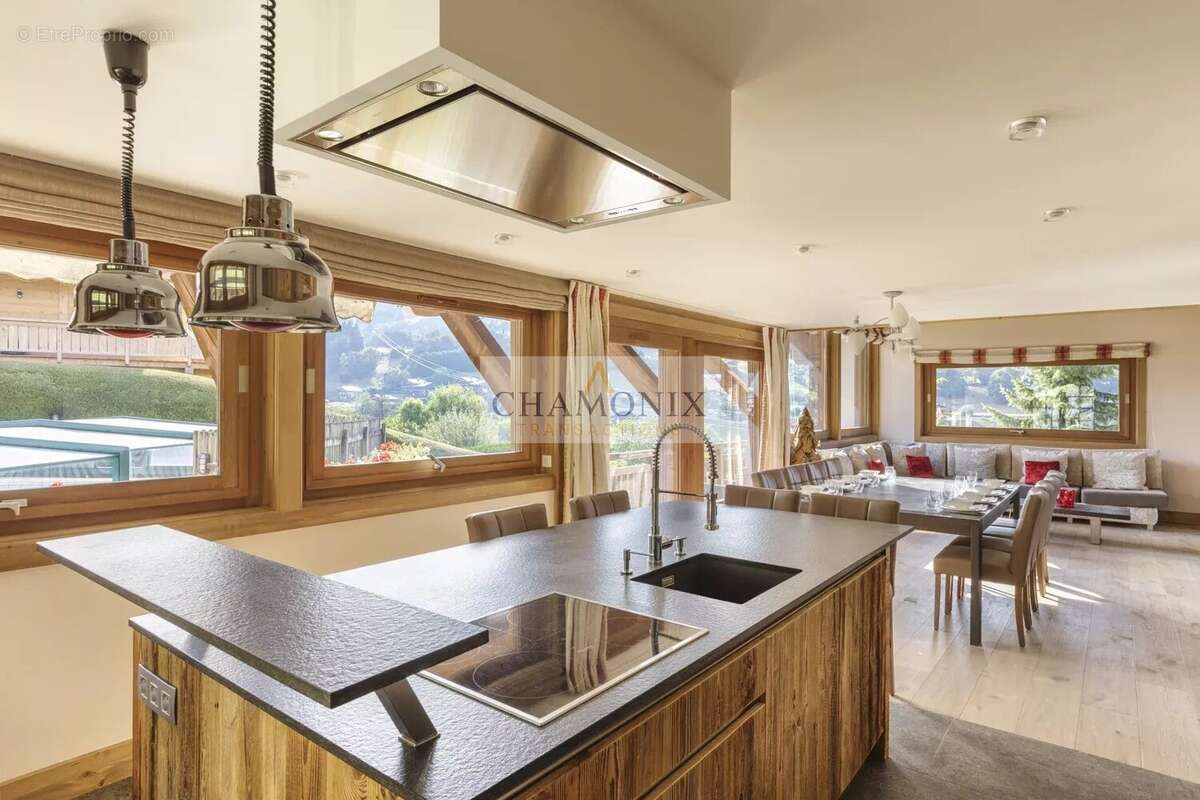 Maison à DEMI-QUARTIER