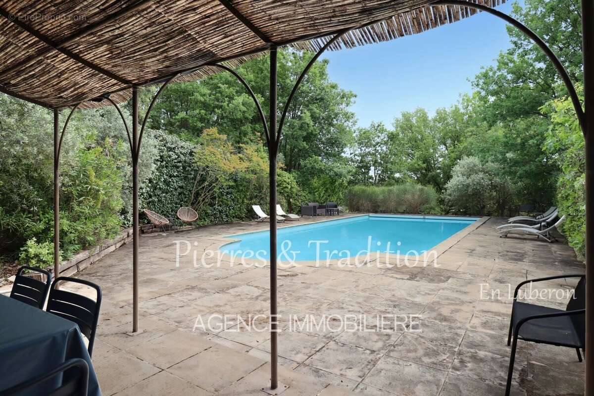 Maison à ROUSSILLON