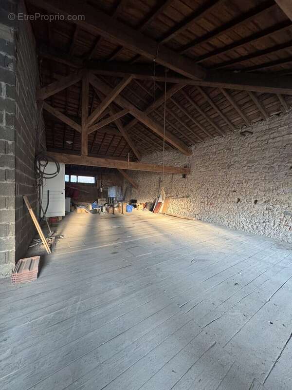 Appartement à FONTAINES-SAINT-MARTIN