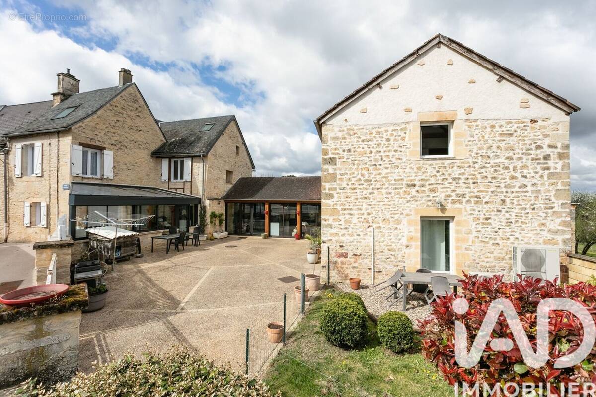 Photo 1 - Maison à BEAUREGARD-DE-TERRASSON