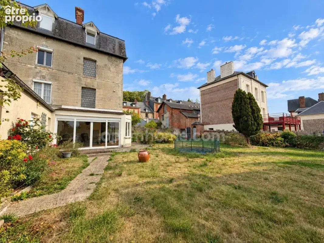 LISIEUX – Maison de caractère, 7 chambres, jardin et vue dégagée, proche centre ville - photo 4