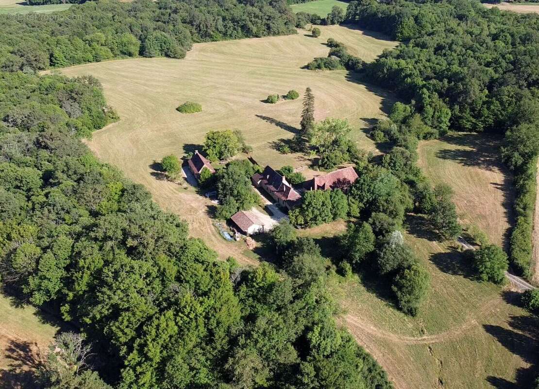 Drone large - Maison à EXCIDEUIL
