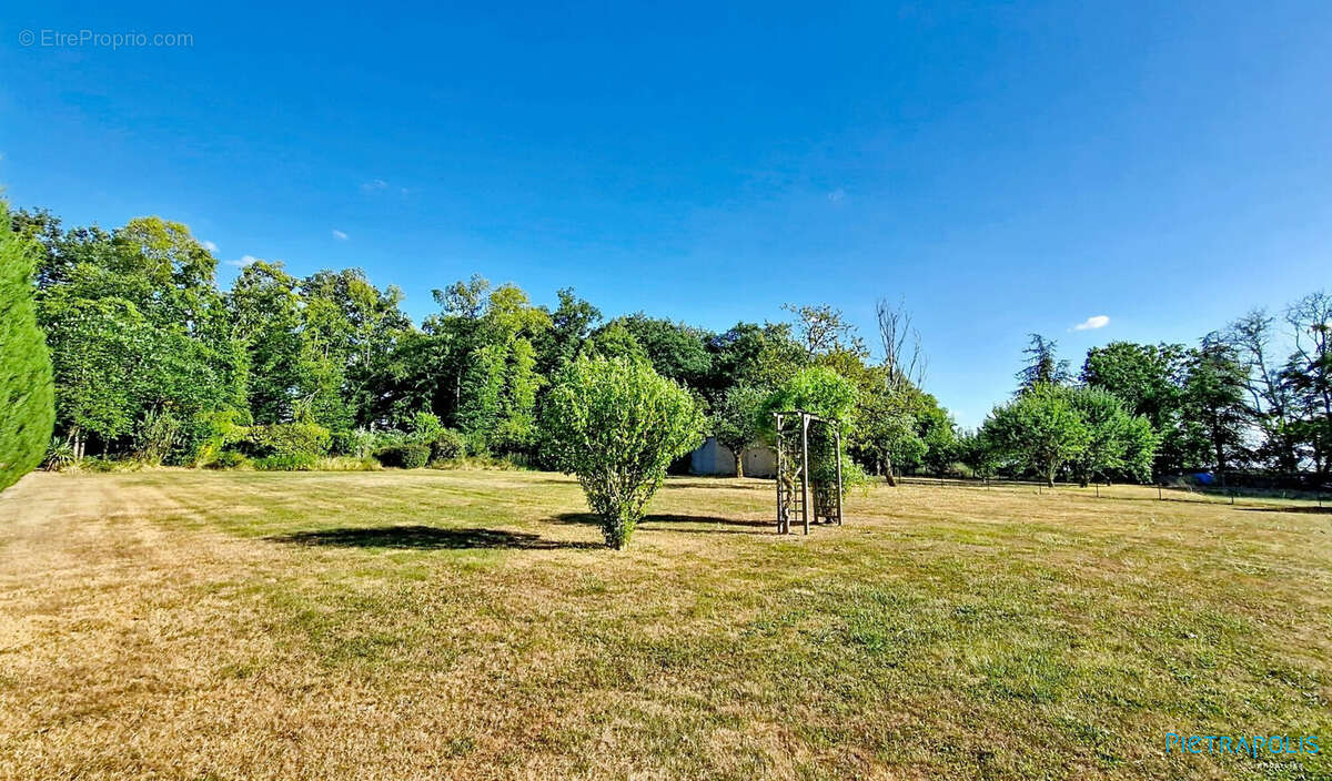 Terrain 7947 m² à Saint-Remy  - photo 2