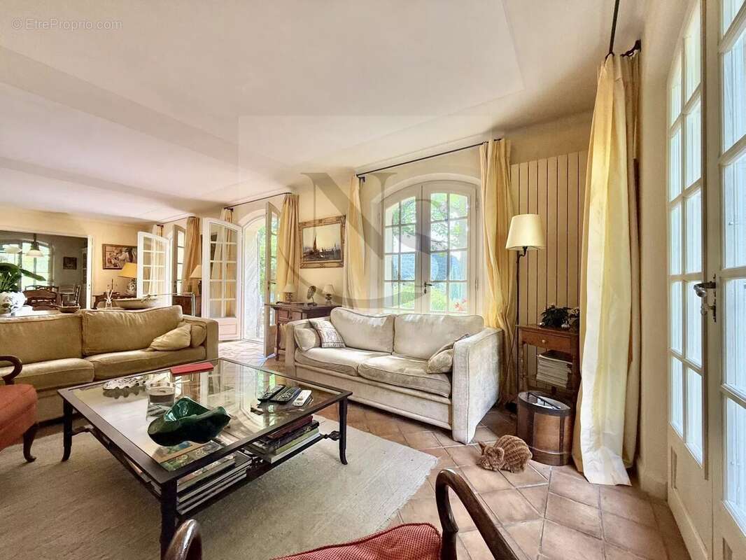Maison à LE THOLONET
