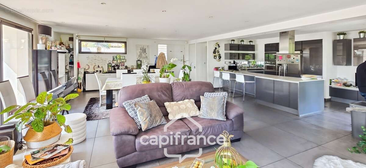 Maison à vendre 7 pièces LA VALETTE DU VAR (83) - photo 9