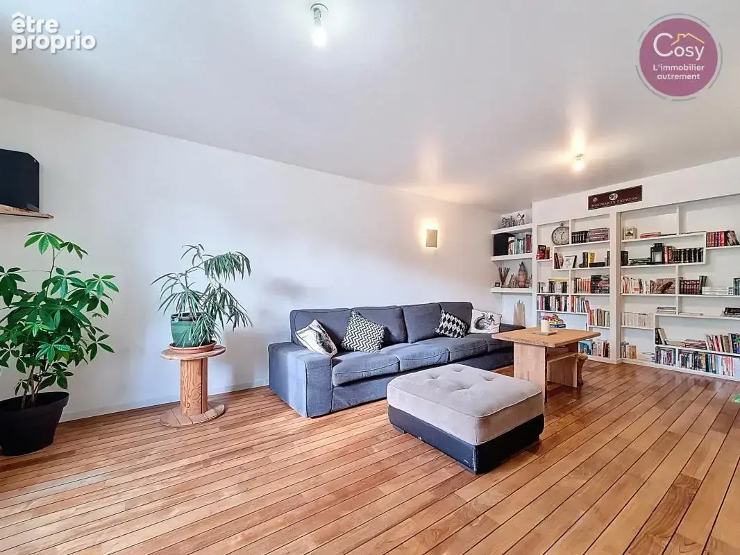 Une maison de caractère aux beaux volumes avec dépendance et - photo 4
