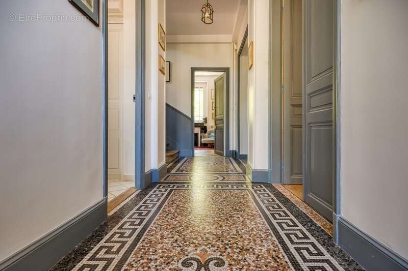 Villa d'exception de 8 pieces – un joyau du patrimoine ovillois - photo 8