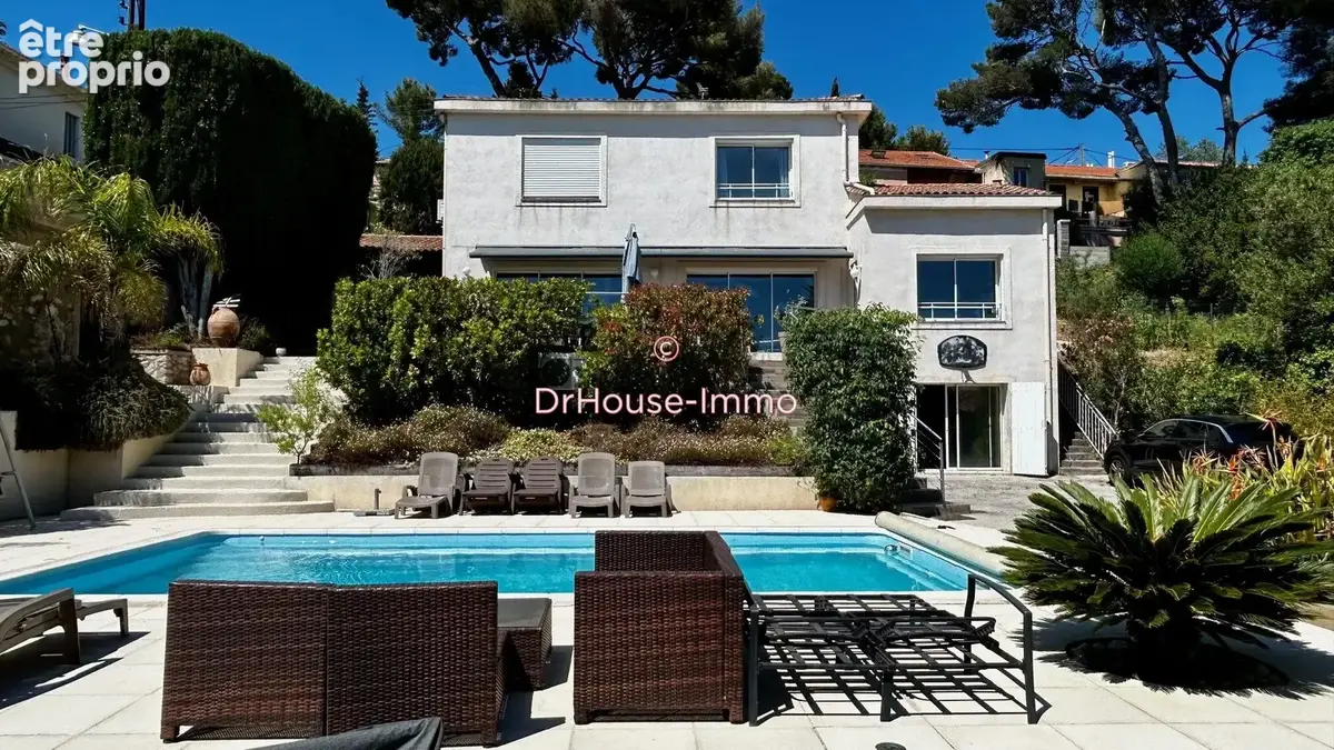 Maison 7 pièces 240 m² à vendre à Toulon (83200) - photo 2