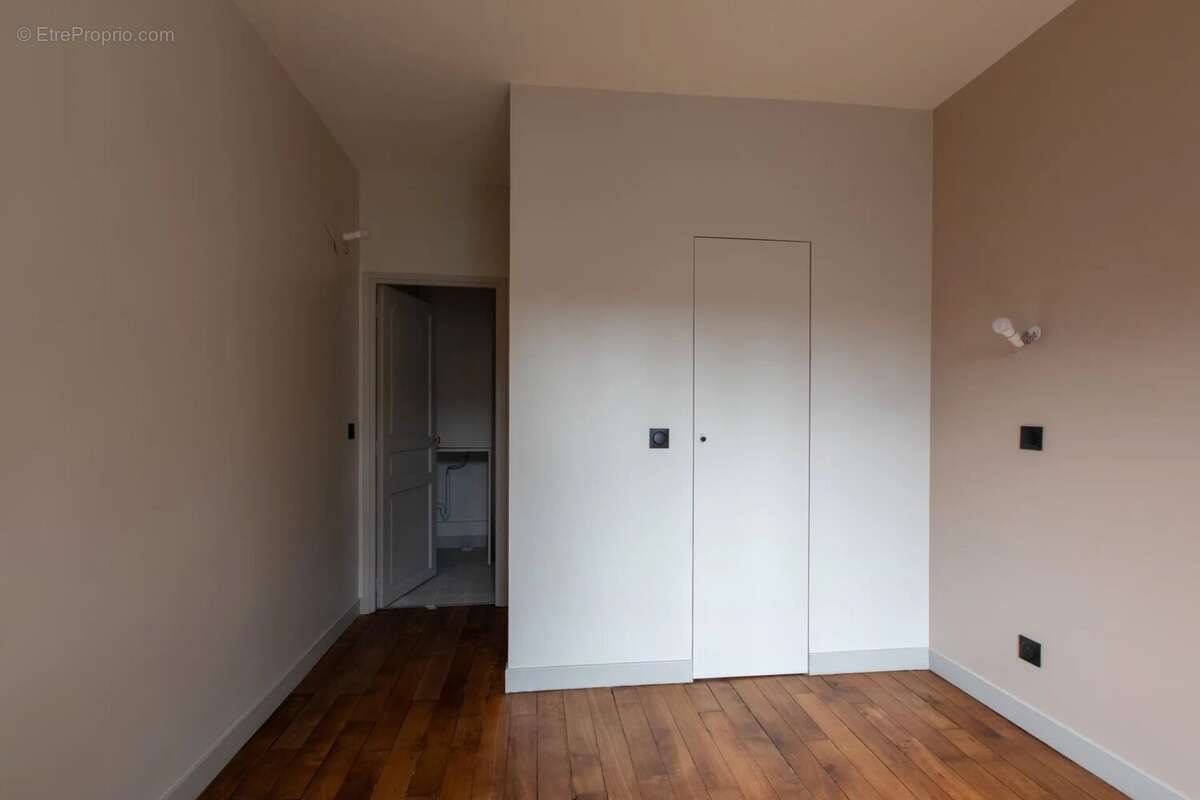 Appartement à PARIS-7E