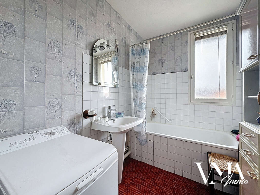 Appartement à LA TOUR-DE-SALVAGNY