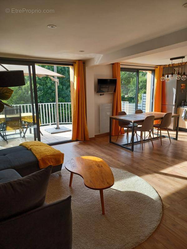 Maison à SAINT-MACAIRE-EN-MAUGES