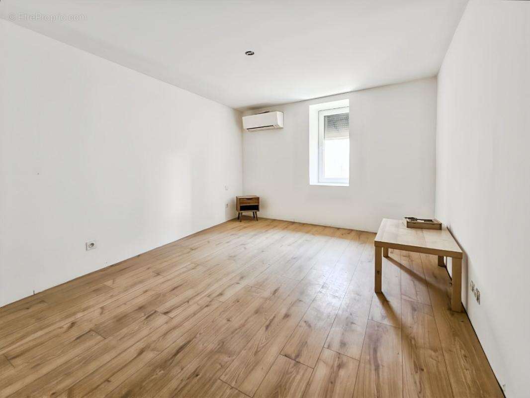 À Vendre à Montfrin - Maison de village de 67m² avec garage - photo 7