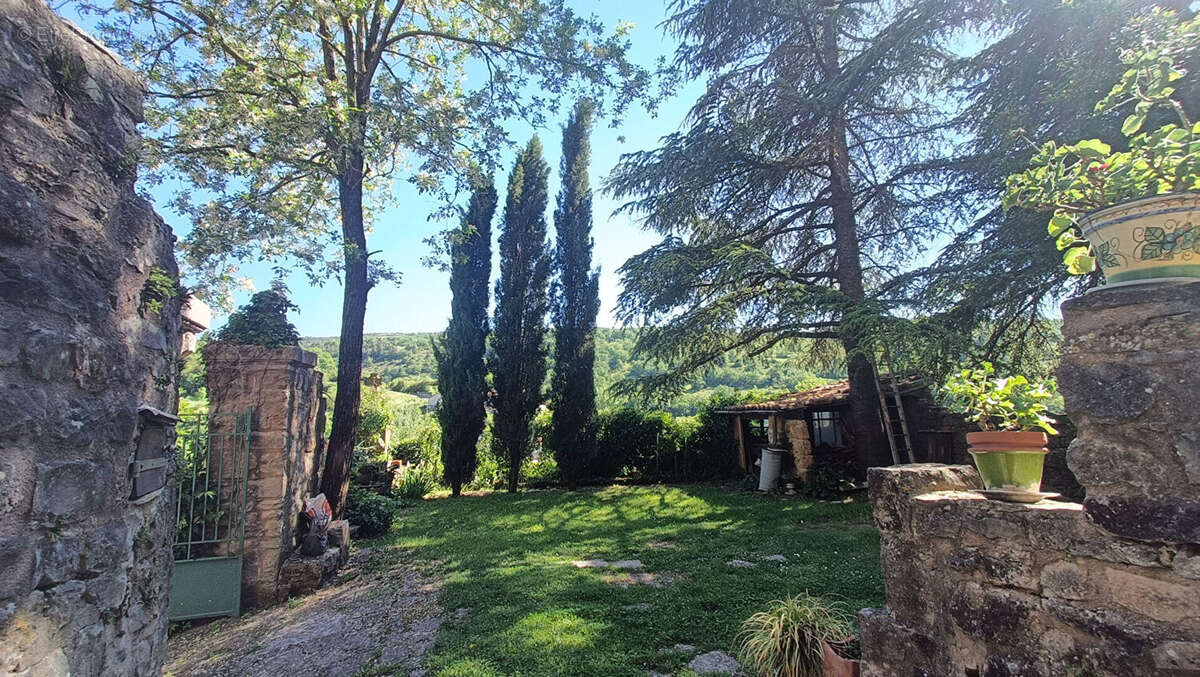Maison à SAINTE-EULALIE-DE-CERNON