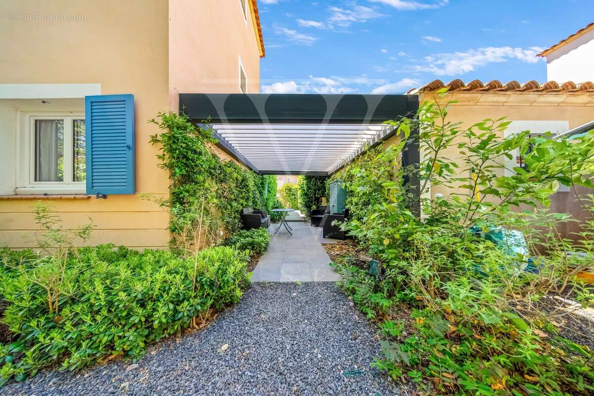 Appartement à MOUGINS