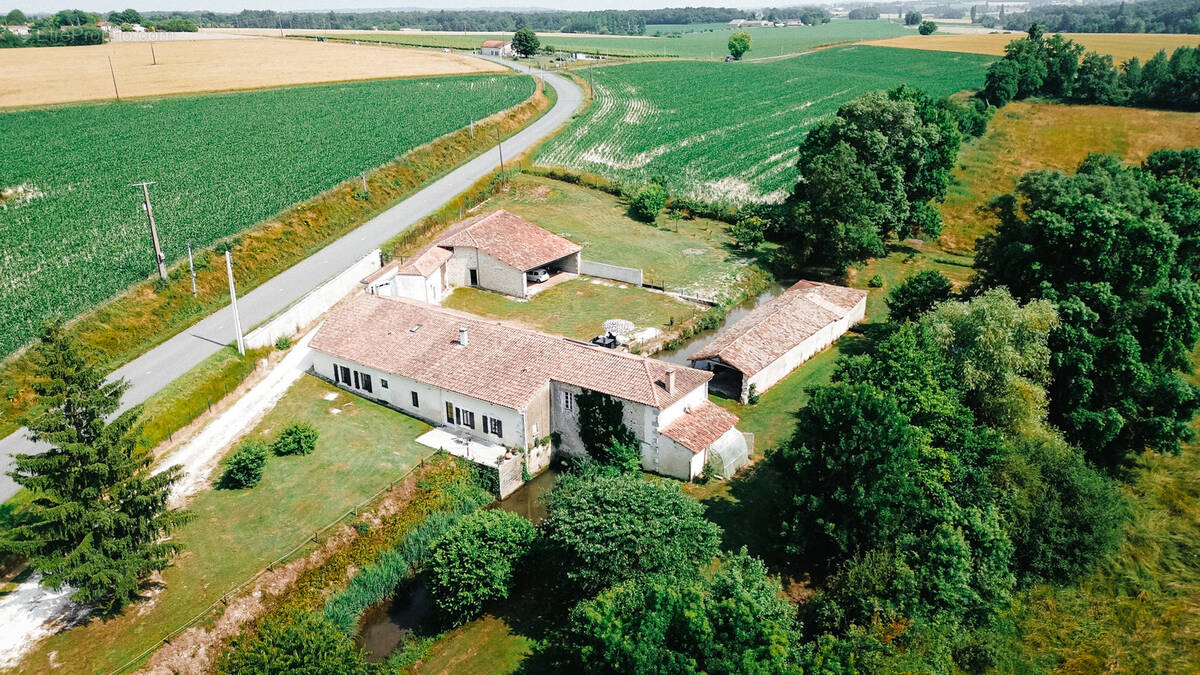 Maison à CHALLIGNAC
