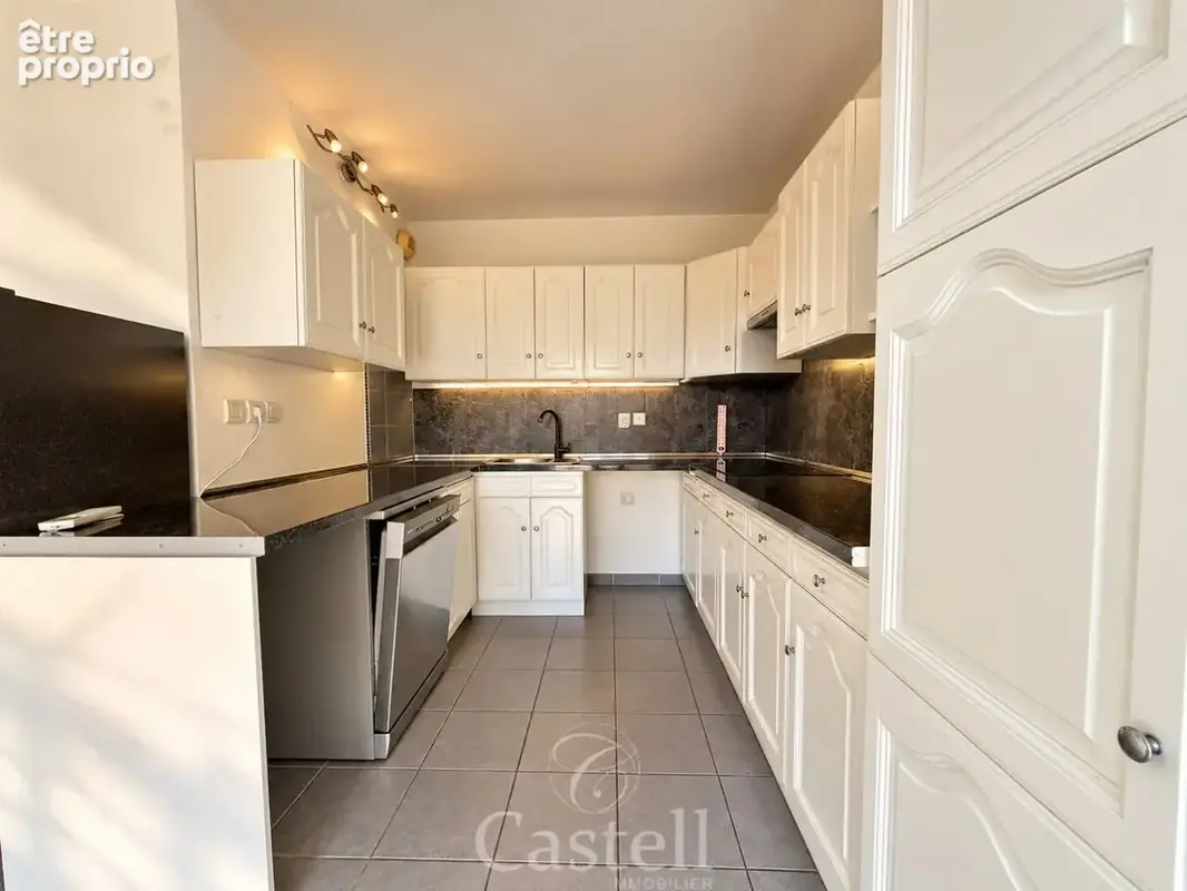 *** Appartement 2 pièces, terrasse et parking privé *** - photo 4