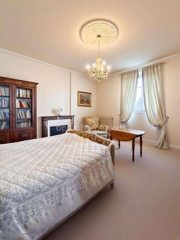 Propriete -  maison bourgeoise d'exception 10 pieces - 785 000 euros - terrain 2000 m2 - photo 8