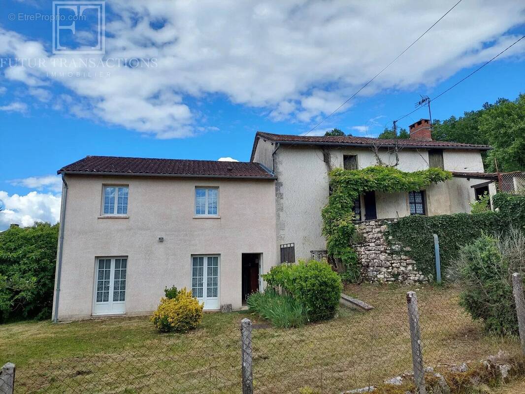 Maison à SAINT-FRONT-LA-RIVIERE