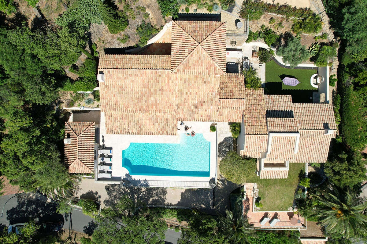 Maison à LES ISSAMBRES