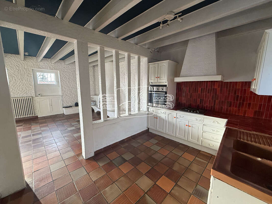 Maison à LA CHAPELLE-BASSE-MER