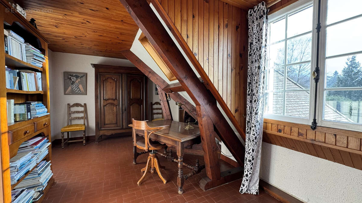 Maison à PUGNY-CHATENOD