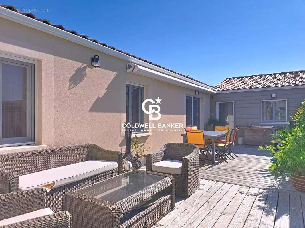 Maison à CHAMPAGNE-LES-MARAIS