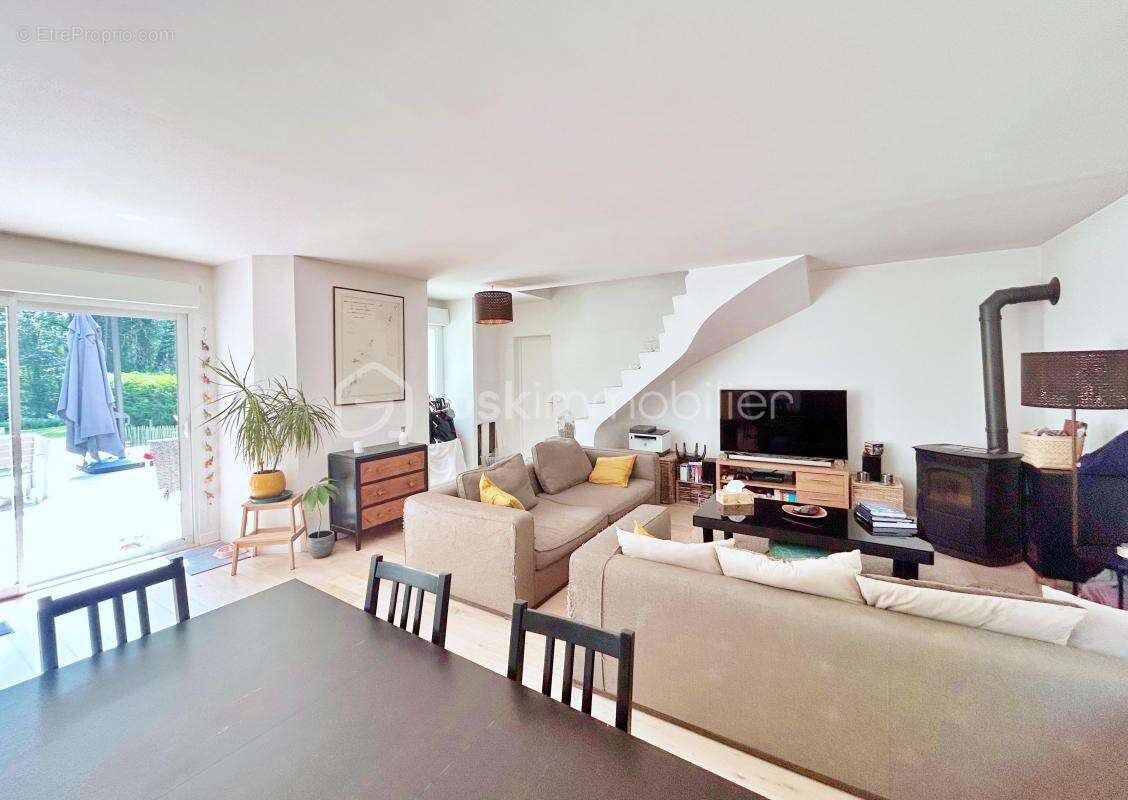 Maison à NEAUPHLE-LE-VIEUX