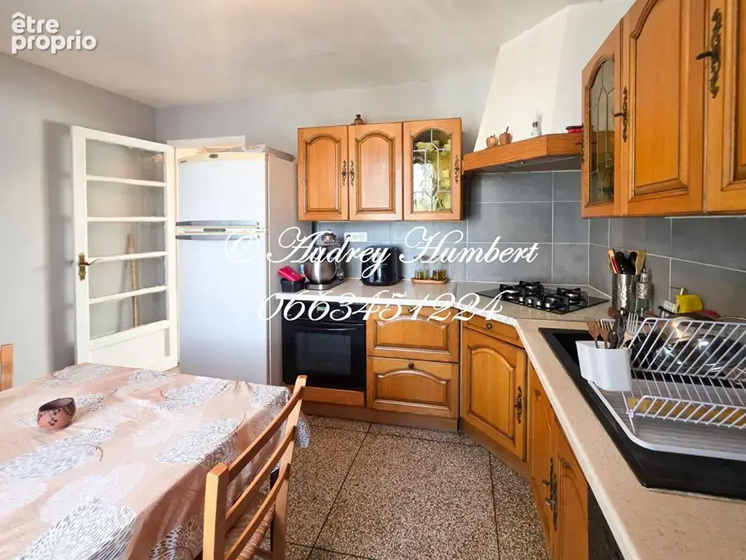 EXCLUSIVITE FORCALQUIER, proche centre-ville, APPARTEMENT T5, 109 M² avec balcon - photo 2