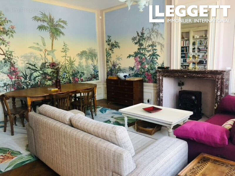 Propriété alliant élégance et potentiel 
7 pièces 271 m²
Jardin 4400 m²
Dépendances 500 m² 
Gîte
Piscine - photo 4