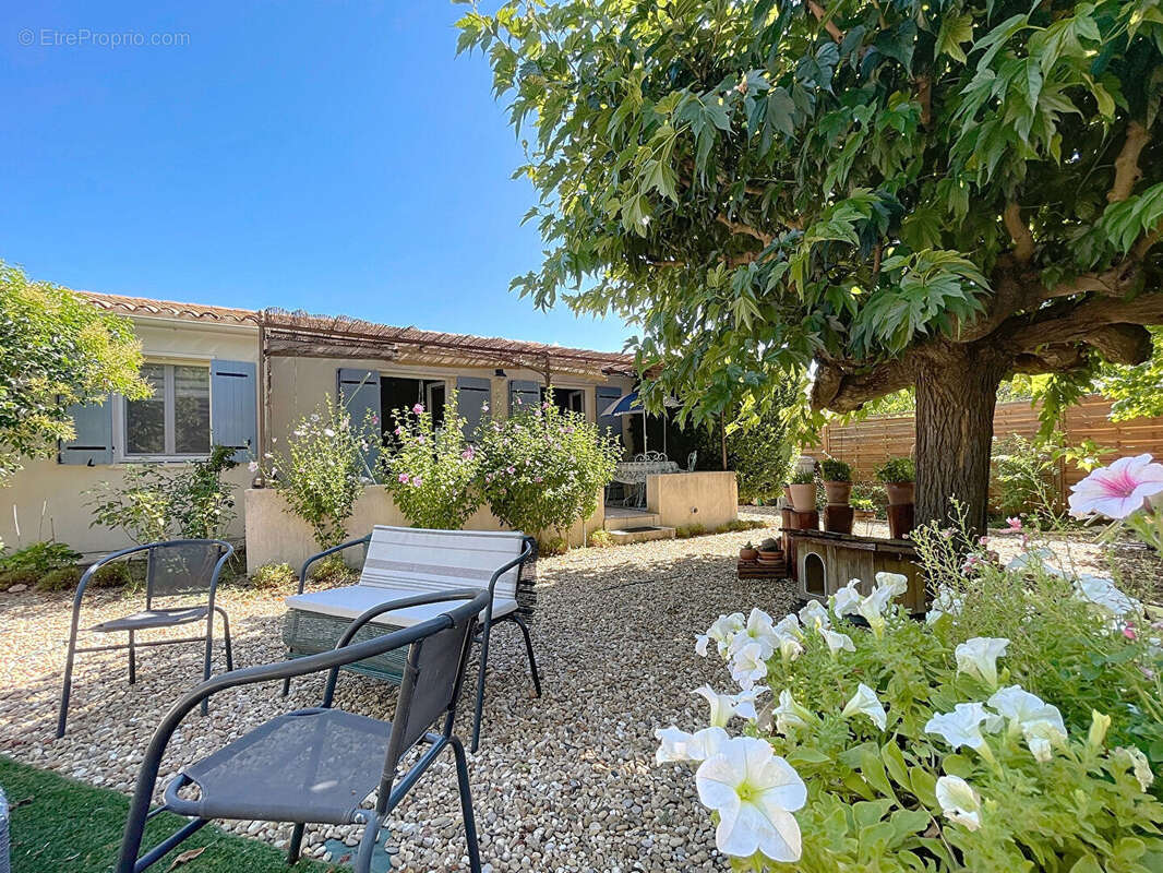 Maison à LE PUY-SAINTE-REPARADE