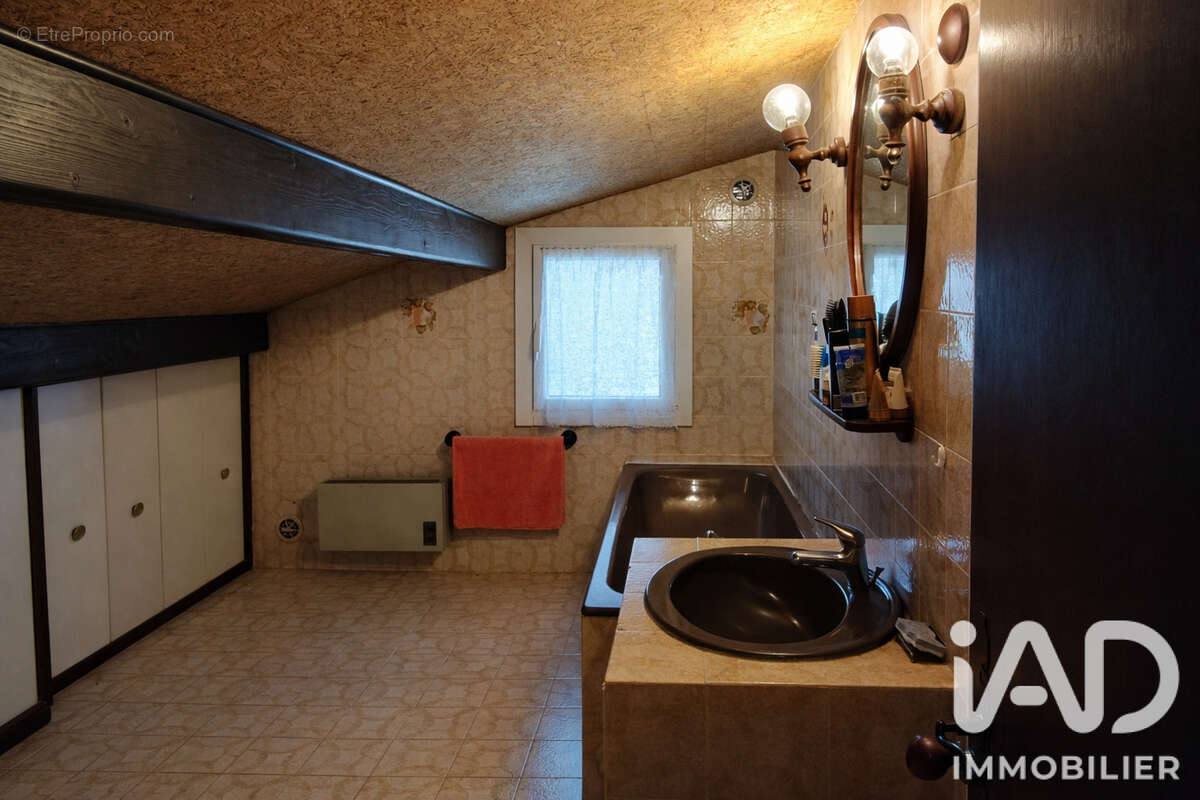 Maison 140 m² à Saint-Chamas  - photo 7