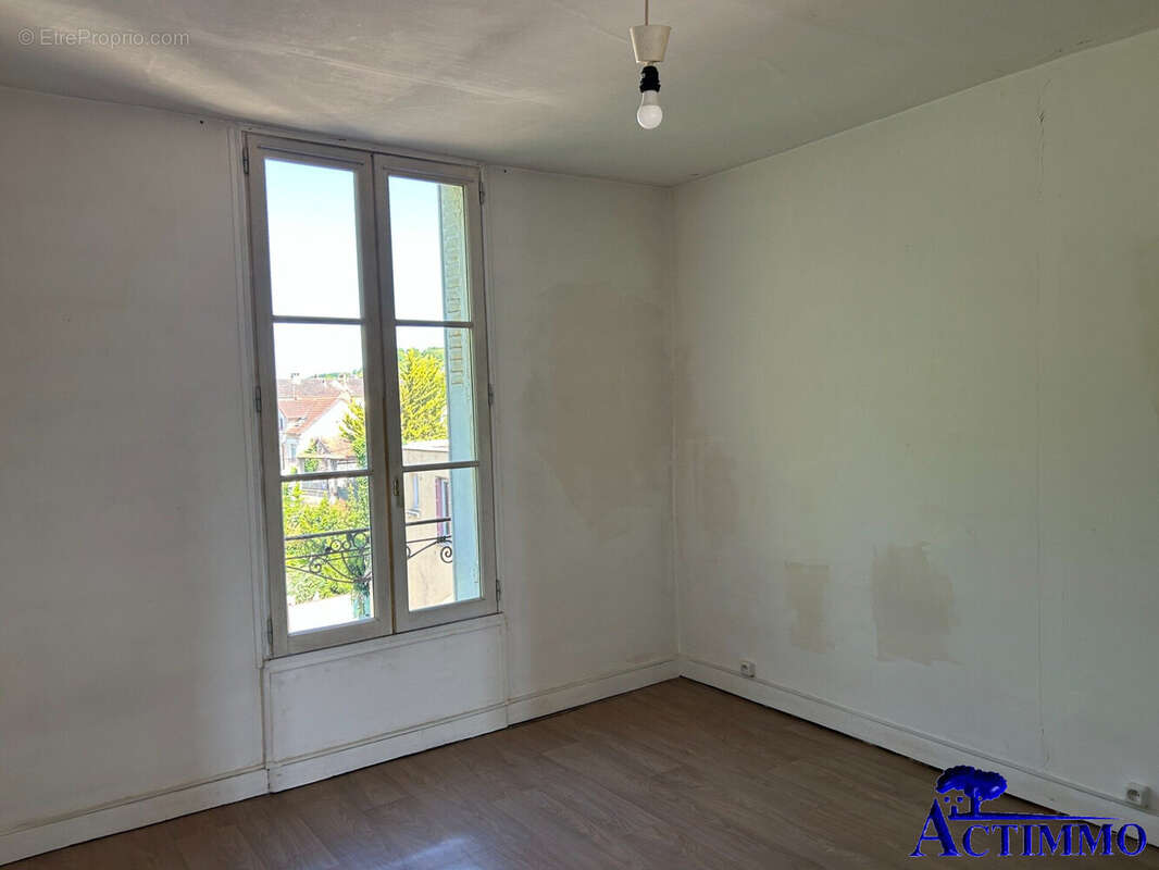 T2bis, 2eme - Appartement à JOIGNY