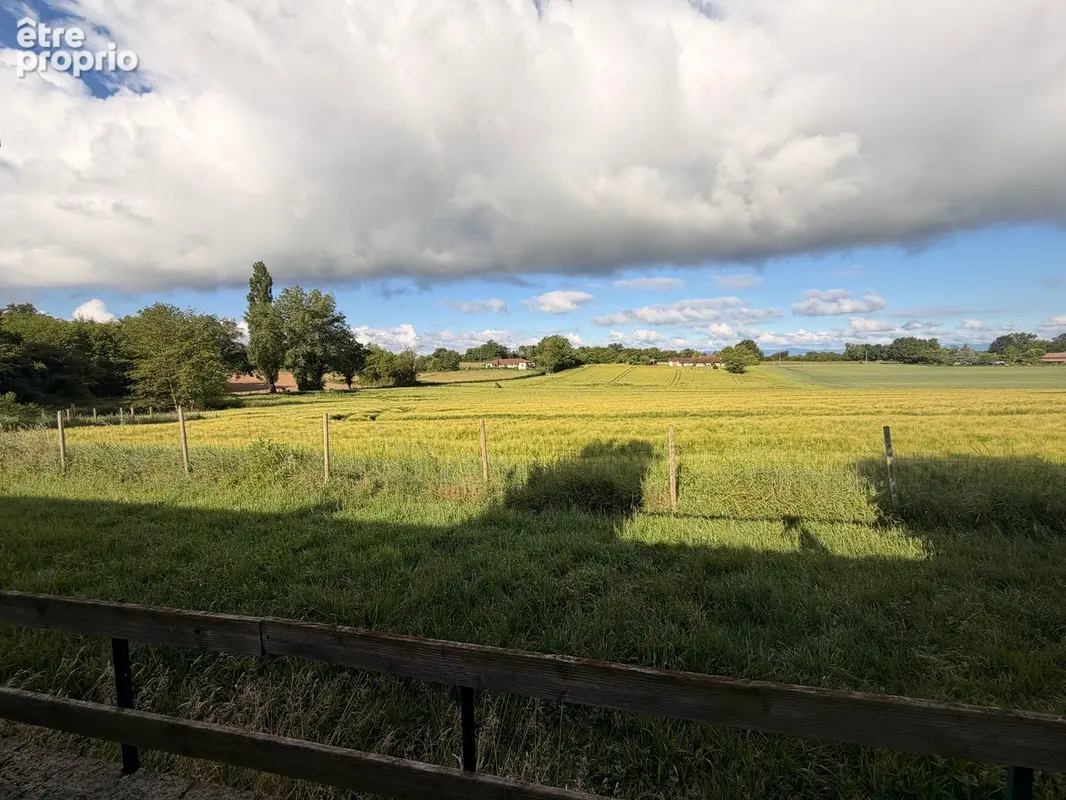 Nouveaute a 2 kms de sulignat...maison avec dependance sur 2800 m² terrain - photo 3