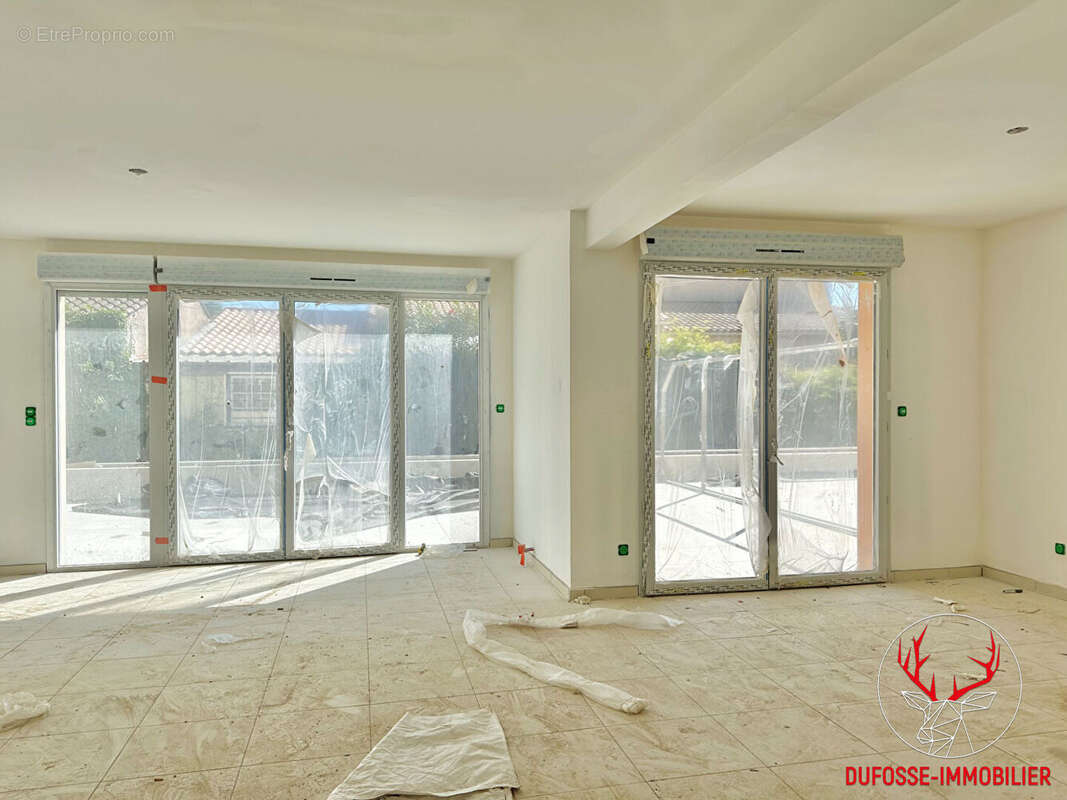 Maison Six Fours Les Plages 6 pièce(s) 136.5 m2 - photo 6