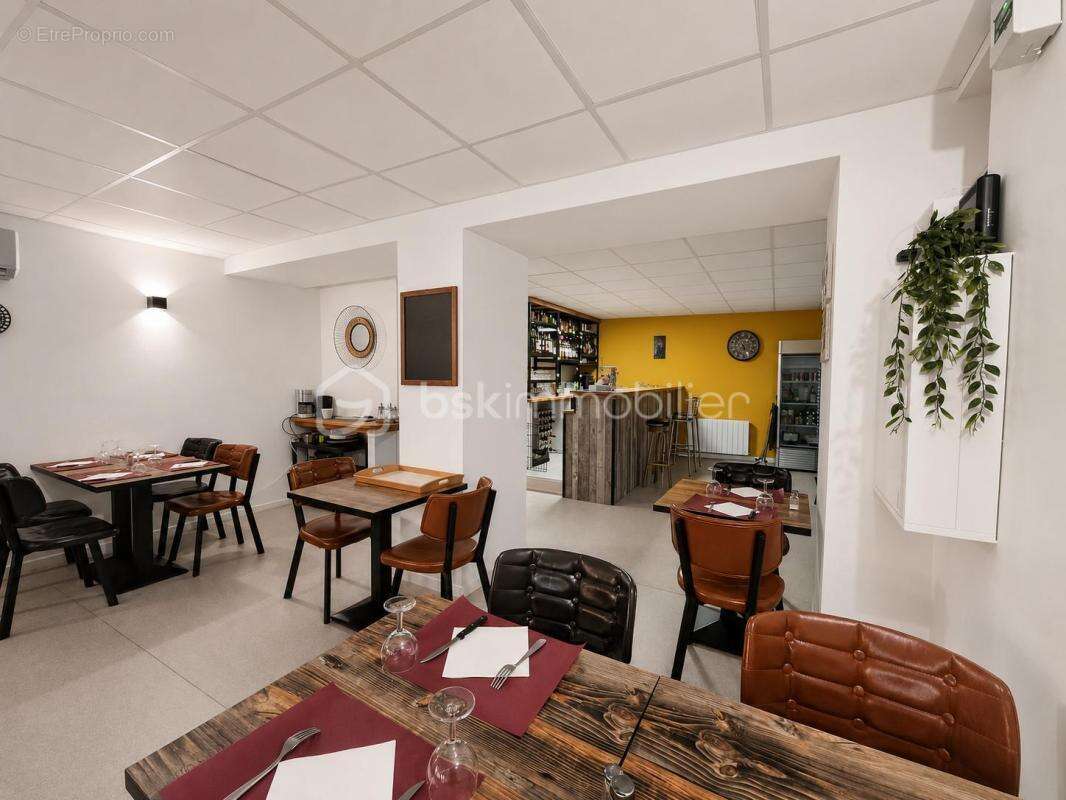 À Vendre : Fond de Commerce “Épicerie / Restaurant' – Centre de Cordelle - photo 5