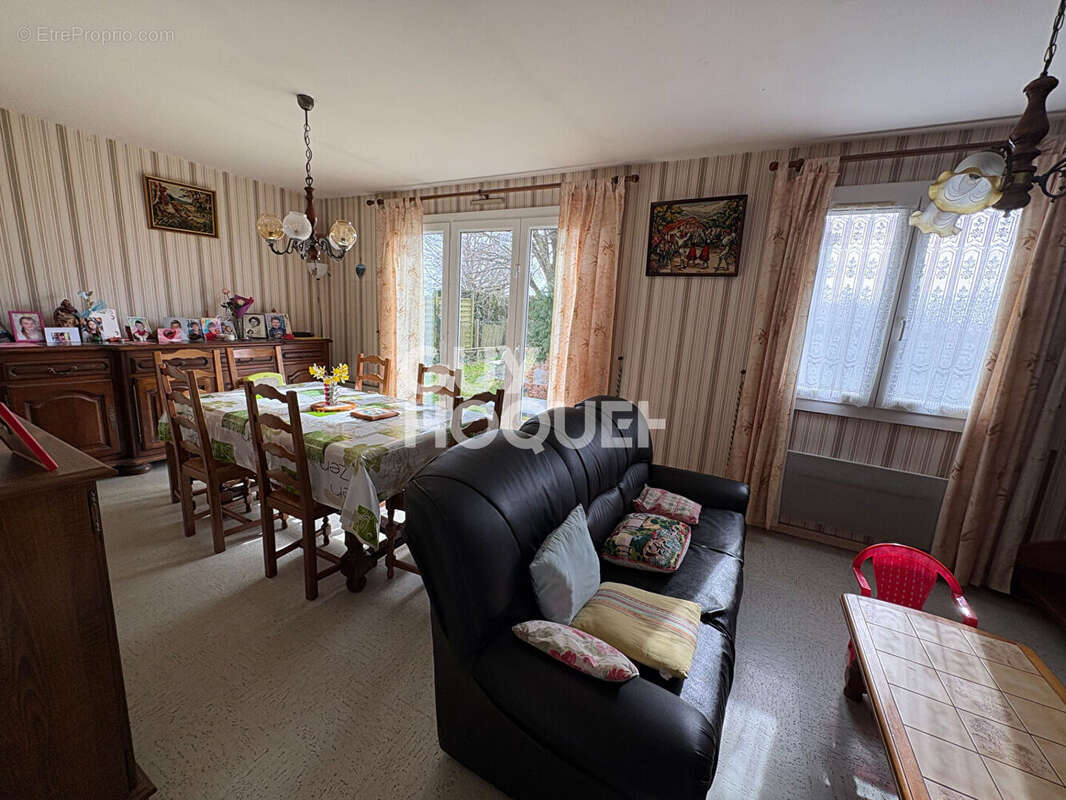 Maison à CONIE-MOLITARD