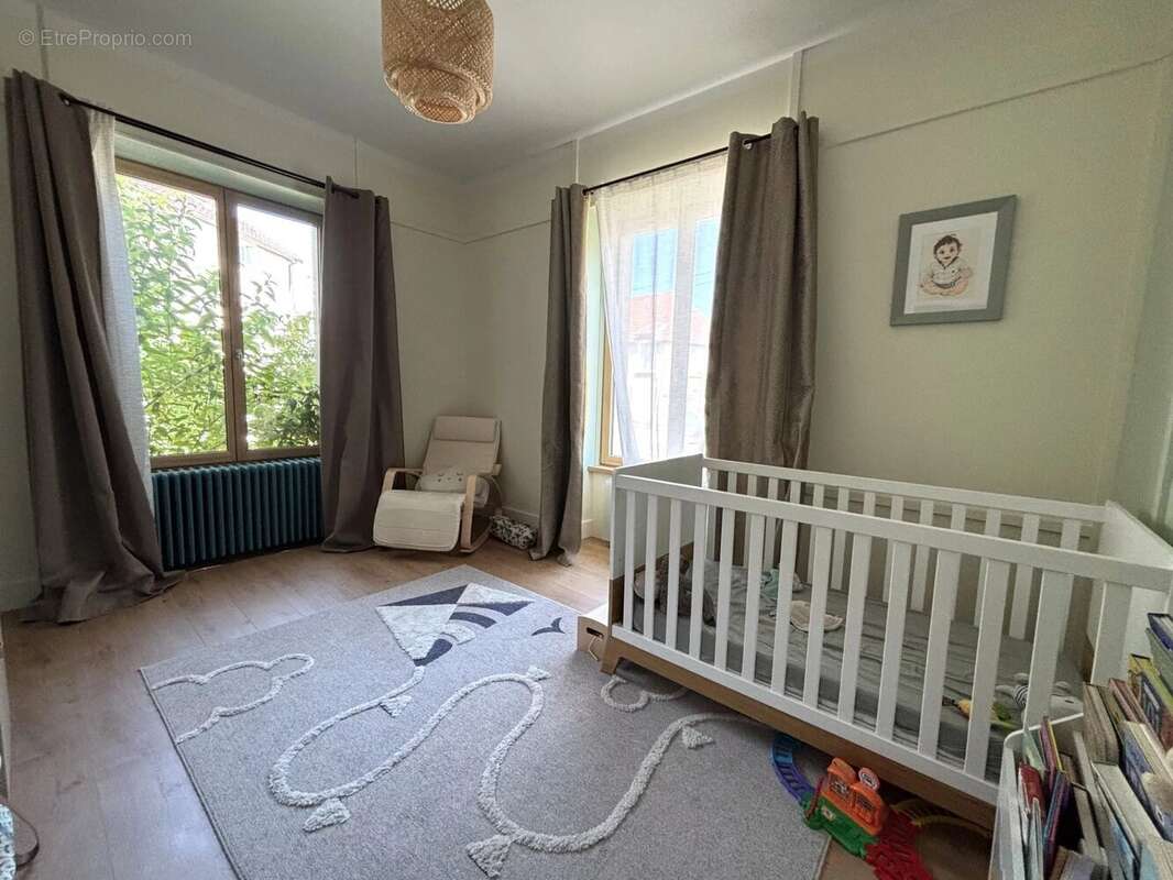 Maison 175 m² - 7 pièces avec dépendances - photo 8