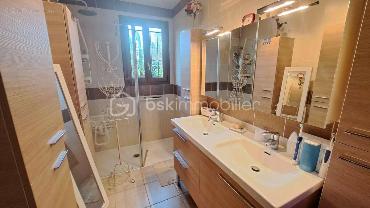 Maison à LEGUILLAC-DE-L&#039;AUCHE