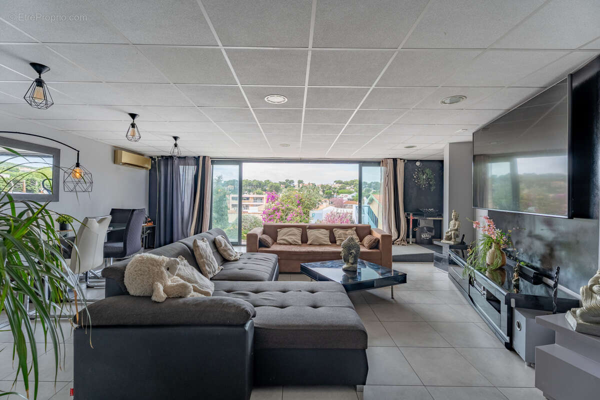 Commerce à CARRY-LE-ROUET