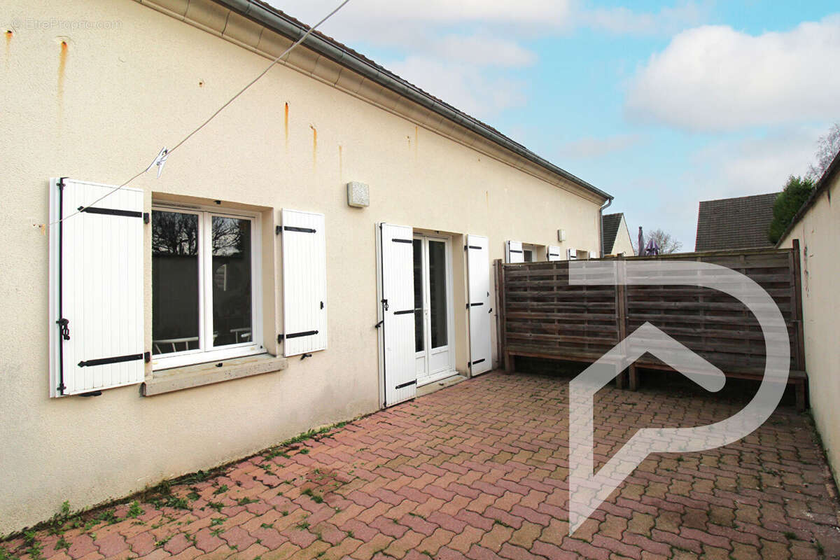 Maison à LONGUEIL-SAINTE-MARIE