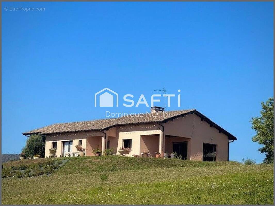 Photo 1 - Maison à CORCELLES-EN-BEAUJOLAIS