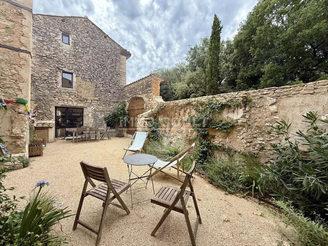 Maison à SAINT-SATURNIN-LES-APT