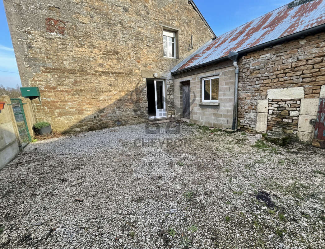 Maison de village avec garage,terrasse et jardin - 133 m2 - CHAMPLIN - photo 10