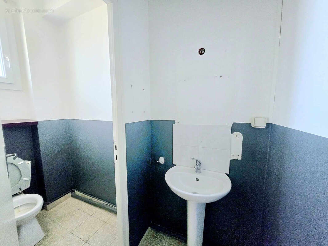 Commerce à SIX-FOURS-LES-PLAGES