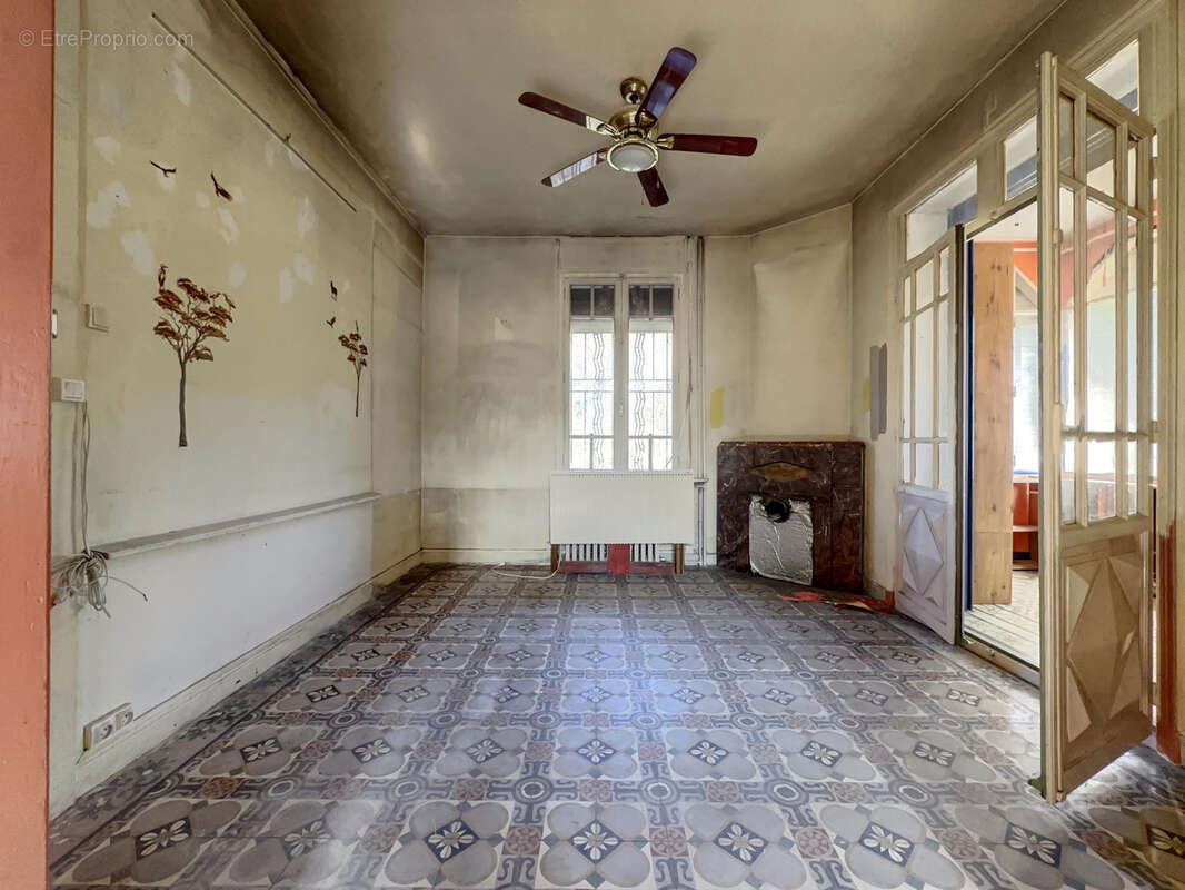 Maison bourgeoise des années 30 à Prades, sur parc - photo 4