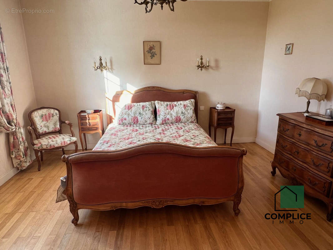 Maison à SAINT-ETIENNE-DE-MONTLUC