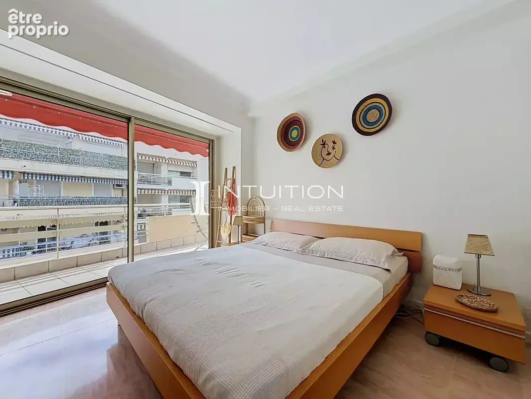 Cannes - Croisette : Appartement d’angle 3 pièces de 100 m², étage élevé, vaste terrasse - photo 6