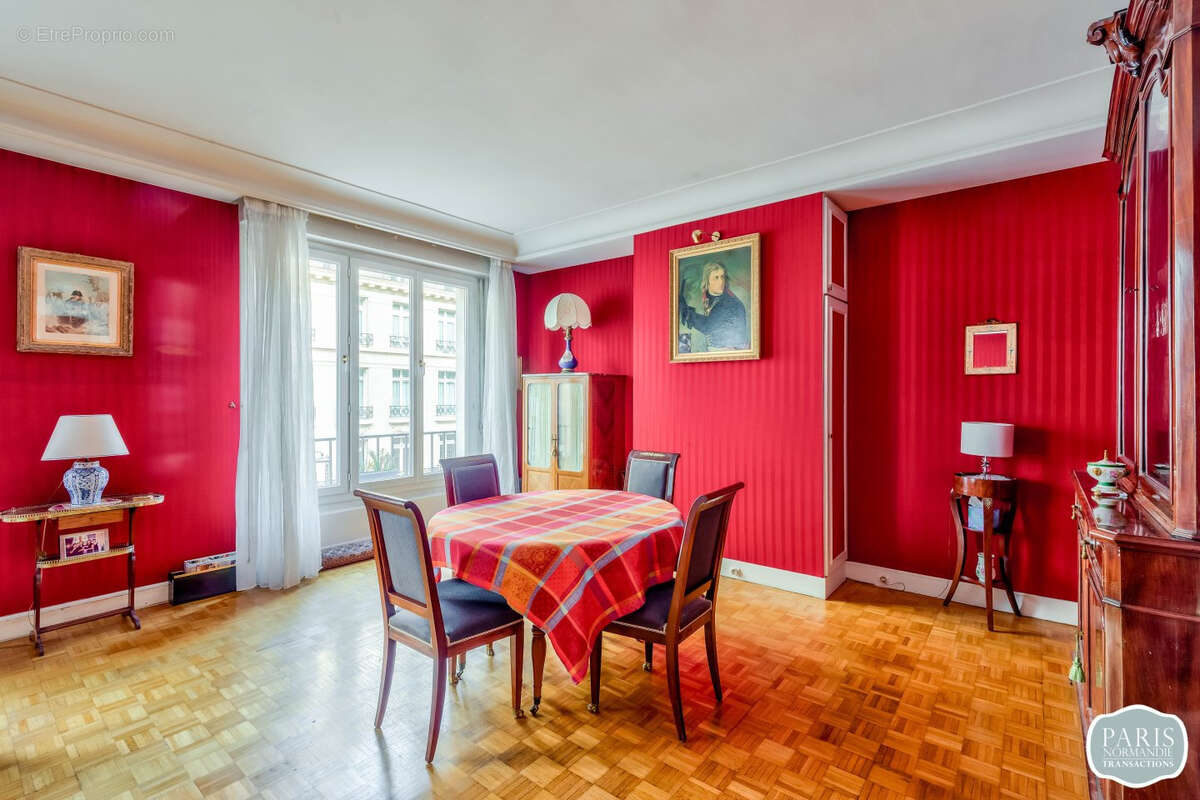 Appartement à PARIS-8E