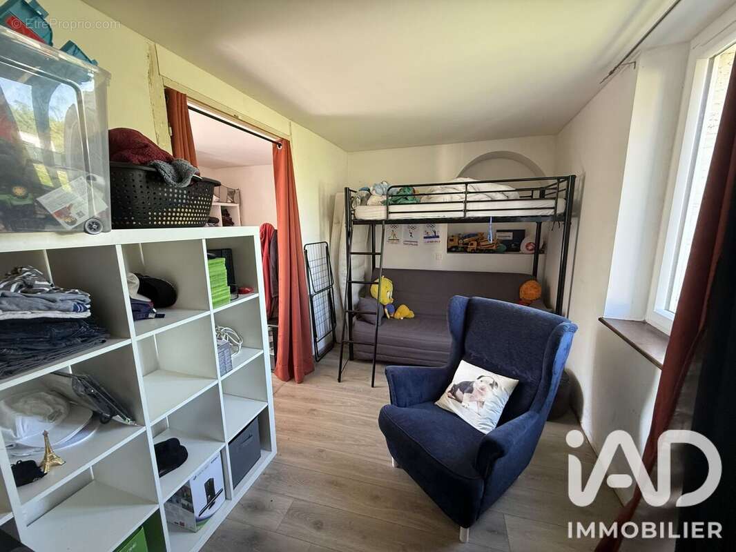 Maison 118 m² à Montceaux-Les-Provins  - photo 6