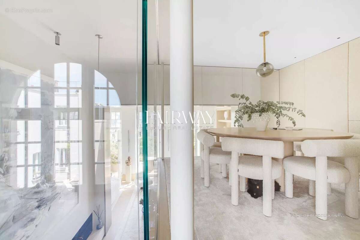 Appartement à PARIS-8E